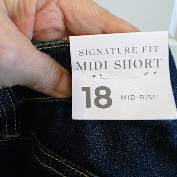 Lane Bryant Signature Fit Denim Midi Short size 18 - Picture 2 of 5